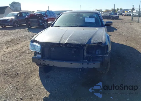 2016 Chrysler 300 Anniversary Edition z USA, uszkodzony, nr VIN 2C3CCAAG3GH224489